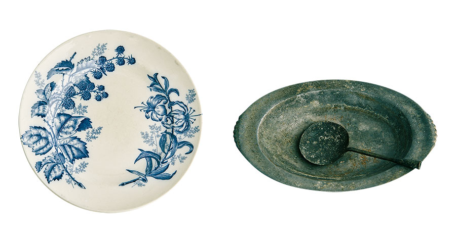 左：皿 1,400元はフランス製。右：台湾製のアルミ皿 1,500元、銅のスプーン 1,000元。