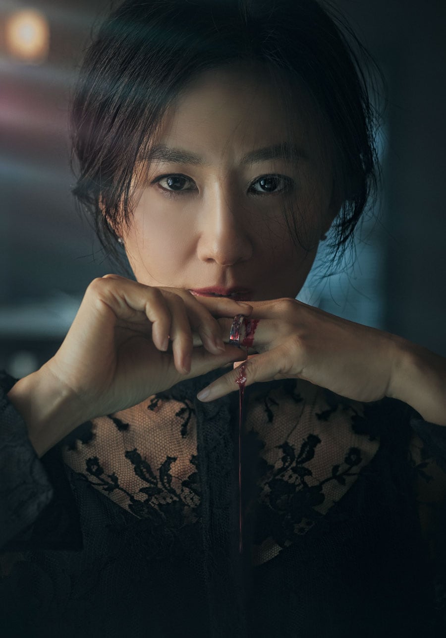 主人公は女医のソヌ(キム・ヒエ) ©JTBC studios & Jcontentree corp All rights reserved Based upon the original series “Doctor Foster” produced by Drama Republic for the BBC, distributed by BBC Worldwide