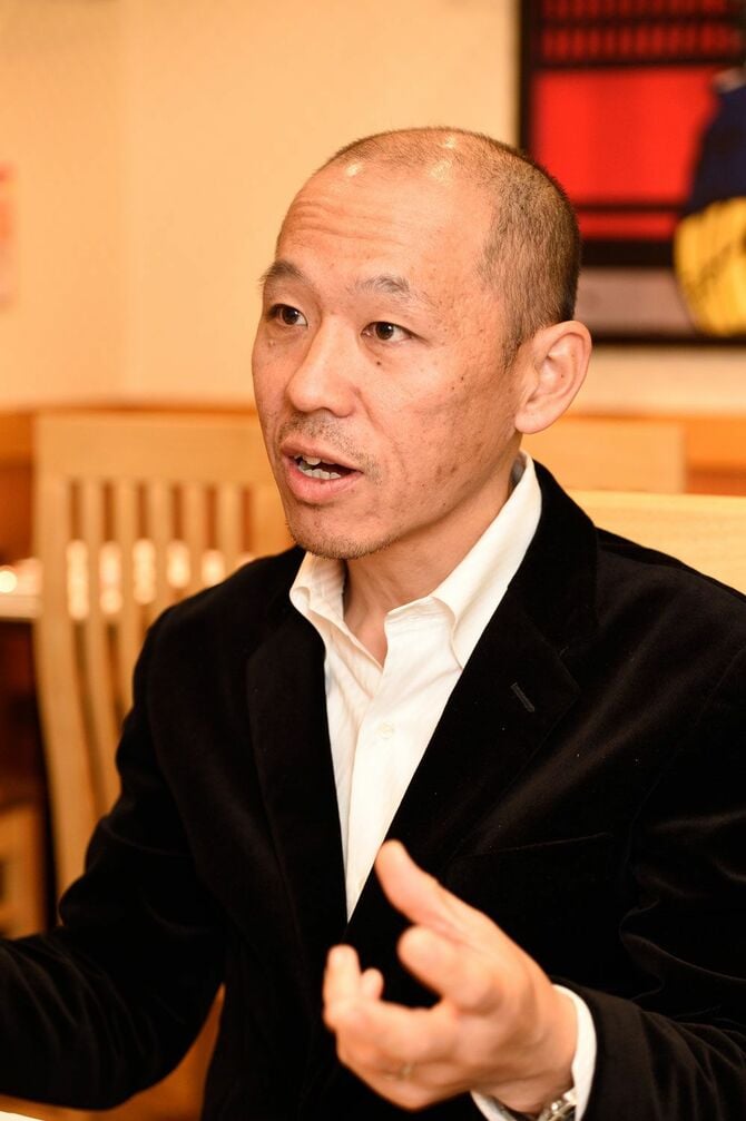 『最終飛行』を鮮烈に描いた作家・佐藤賢一さん。 スピード感あふれる圧巻のラストをぜひ味わってみてください。 撮影:文藝春秋写真部