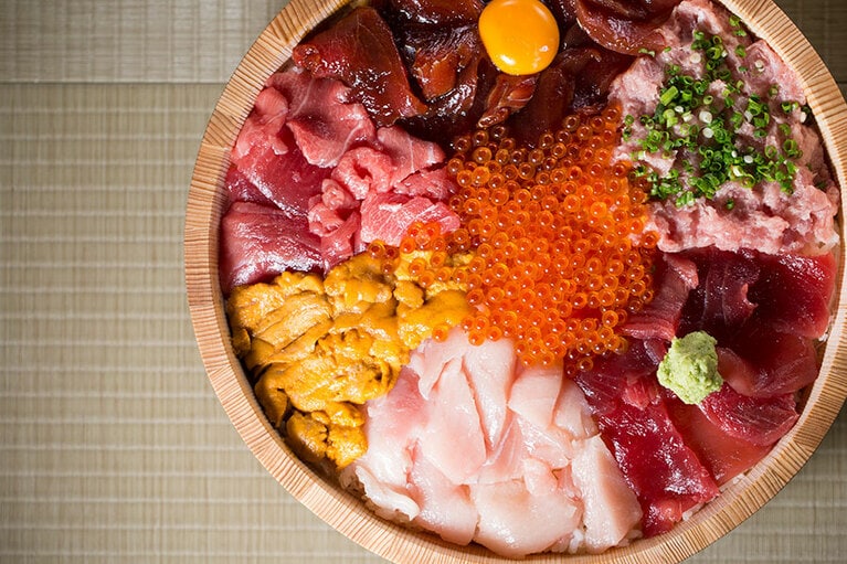 挑戦者は、2名がかりまでOK。60分の一本勝負で、道場破り成功者は道場の壁に達成記念写真が掲示されるほか、「道場オリジナルミニ看板」をお持ち帰りできる。