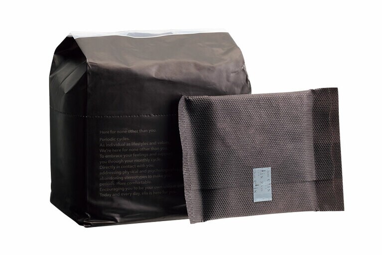 ナプキンといえばかわいらしいパッケージが一般的な中、“ナプキンにシンプルという選択肢を”というコンセプトで企画。初回の準備数量は3時間で完売する大反響だった。エリス 素肌のきもち 超スリム シンプルデザイン 23cm 20個入り 455円（編集部調べ）／エリエール