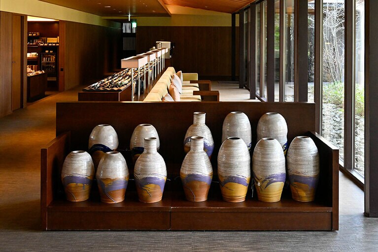 益子焼の壺？ ……にしては不思議な形状。その正体はこの夜、明らかに。