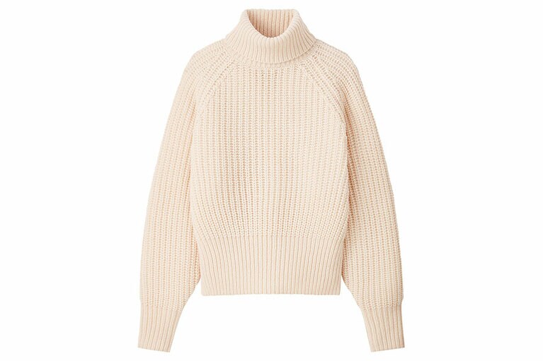 ローゲージタートルネックセーター(長袖) 3,990円。