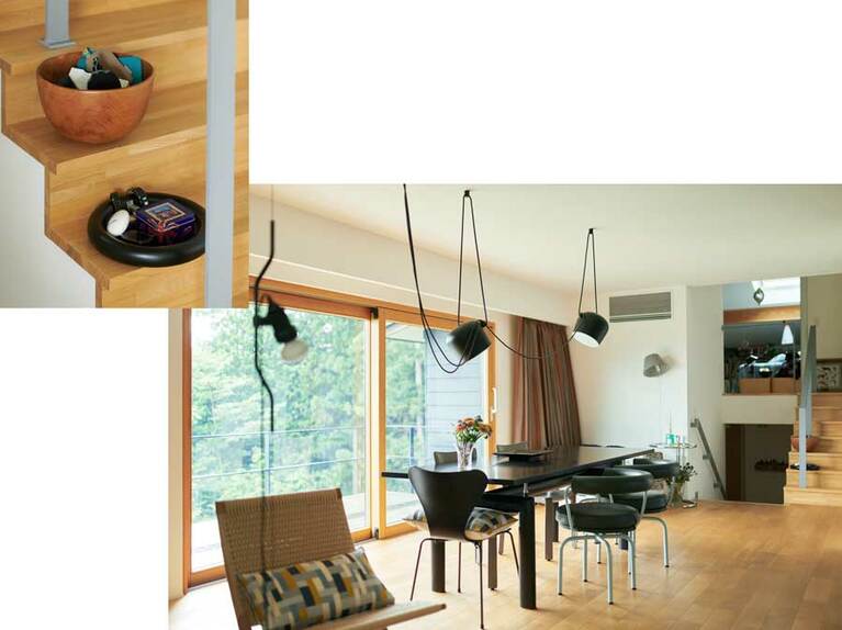 この家の中心でもあるダイニング。右手にキッチンがある。写真奥の下がったところが寝室、上がったところが客間。時計や携帯ケースなど日常的なものはトレイや木のボウルにまとめてすぐに取り出せるよう階段へ。真似したいアイディア。