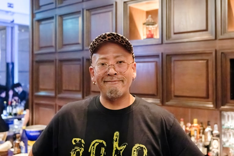 「銀座 松﨑煎餅」8代目の松﨑さん。若い頃からライブハウスやクラブシーンに親しみ、音楽を通じて人とつながる感覚をこのイベントにも重ねている。