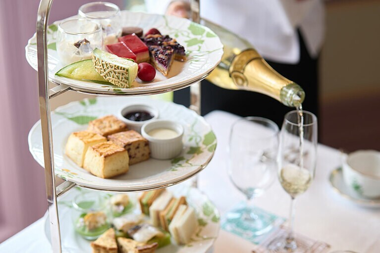 館内案内付きのアフタヌーンティーセットは1日1組（2名）限定。7,300円。