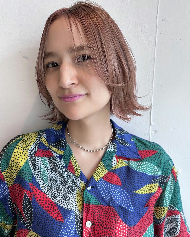 軽やかで個性も出せるハイトーンピンクベージュ。