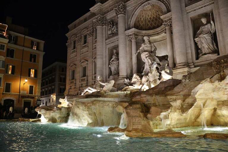 永遠の都、ローマ。通年、多くのツーリストが集う。