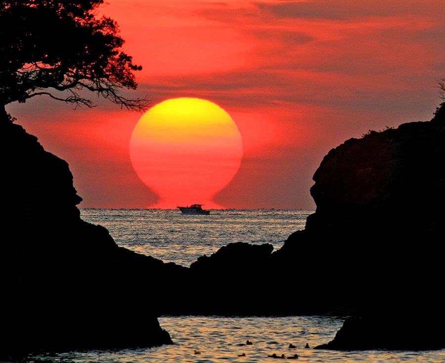 だるま夕日と咸陽島。