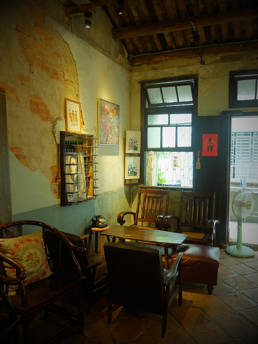 重建街の中にある古い建物を利用したカフェ兼アンティークショップ「淡水九崁28」。