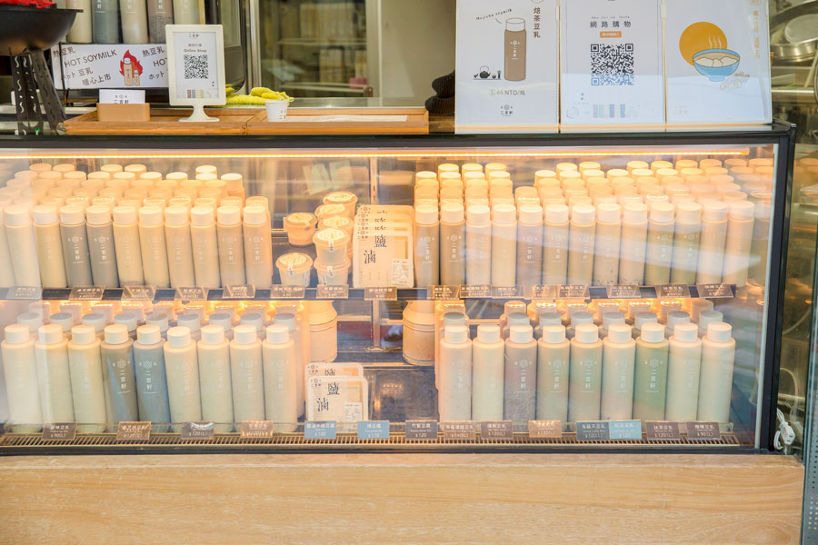 店頭ではボトルに入ったフレーバー豆乳も販売。