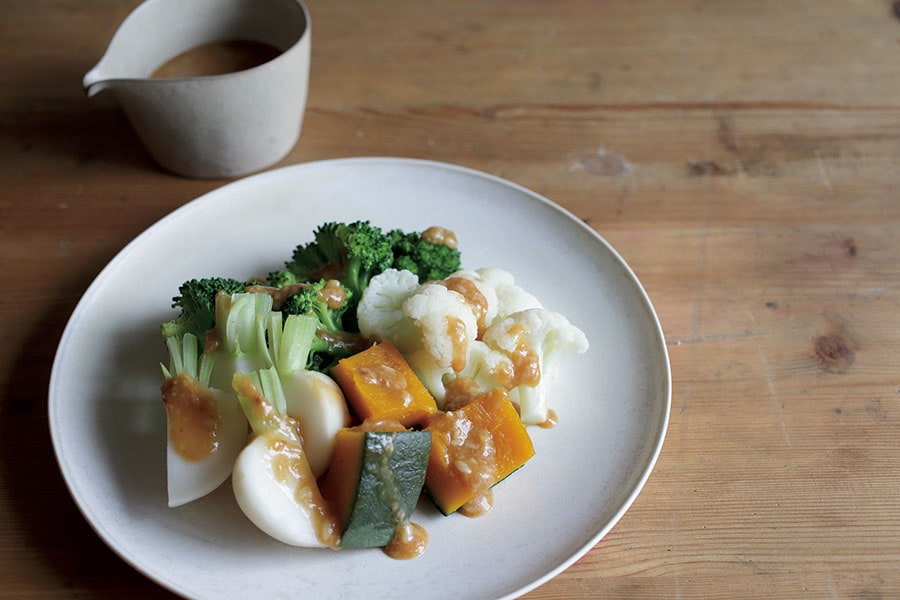 味噌と甘酒に酢を加えた「みそドレッシング」は風味がよく、蒸した野菜がよりいっそう美味しく味わえます。