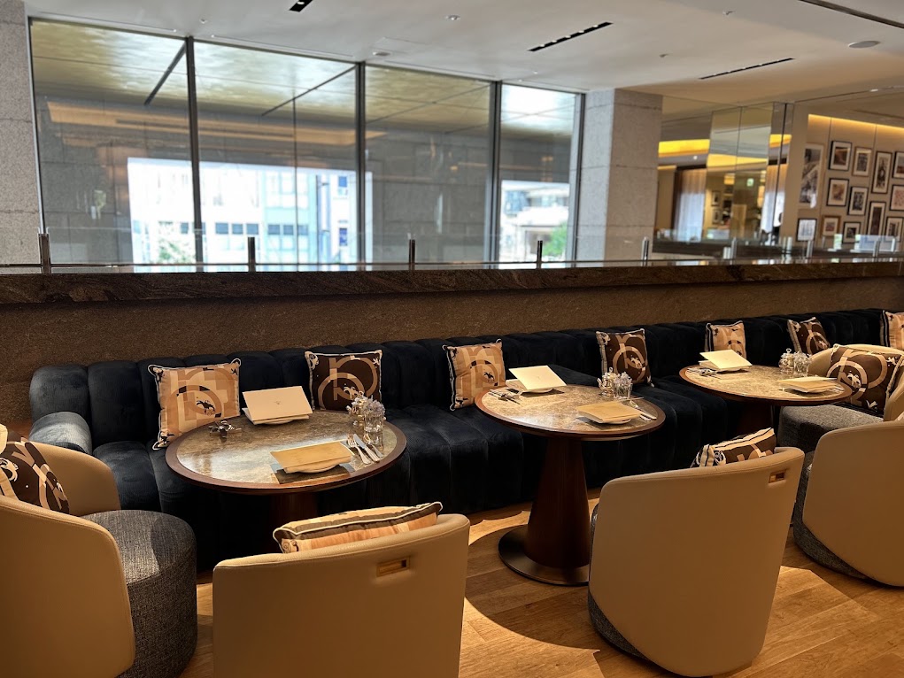 店内の様子。クッションは、サルヴァトーレの娘、フルヴィア・フェラガモによるデザイン。