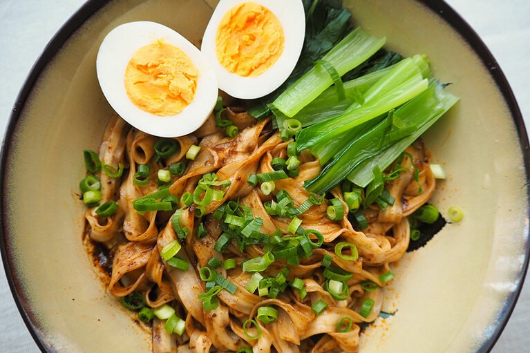 CREA取材班が買ってきてくれた、台湾「汁なし袋麺」6種類を食べ比べしてみました！