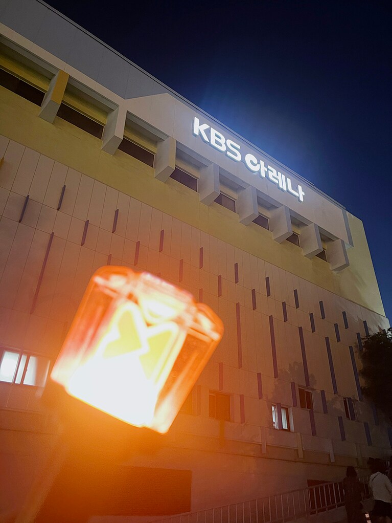 ペンライトとともに会場を撮影。