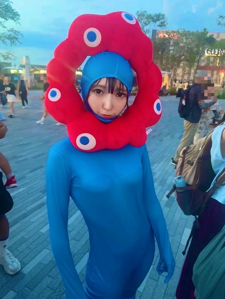 ミャクミャクのコスプレ（写真：本人SNSより）