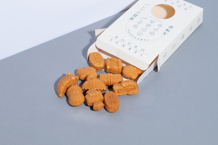 「宝露せんべい」1,296円。