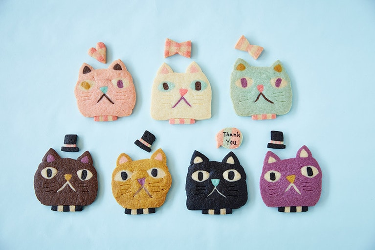 「ネコクッキー」各350円。帽子やリボン付き。