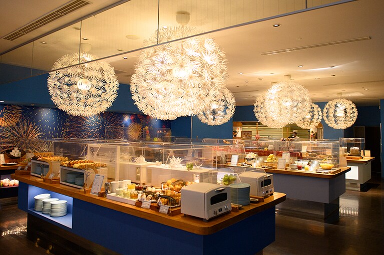 ずらり50種類以上のメニューが並ぶ魅惑の朝食ビュッフェ。