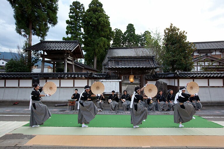 【富山県】城端むぎや祭。写真提供：（公社）とやま観光推進機構