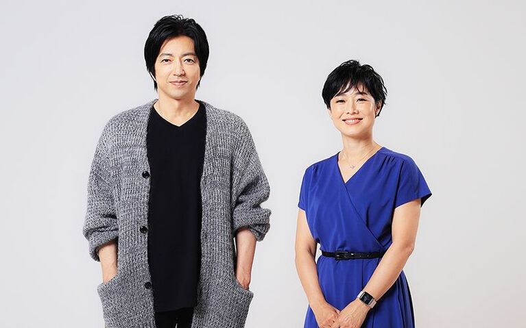 大沢氏衣装協力：アーネイ（ジョワイユ）　有働氏衣装協力：ポール・スチュアート／ニナ リッチ　©文藝春秋