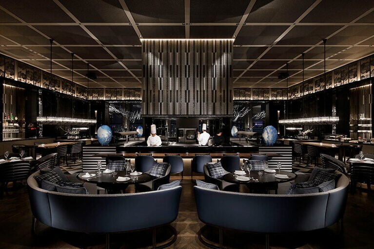 ホテル最上階のレストラン「DINING ＆ BAR TABLE 9 TOKYO」（メインタワー39階）。