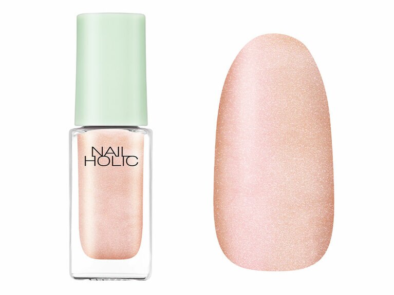 手元がパッと明るくなる印象のオレンジカラー。ネイルホリック　リミテッドカラー OR217アプリコット。