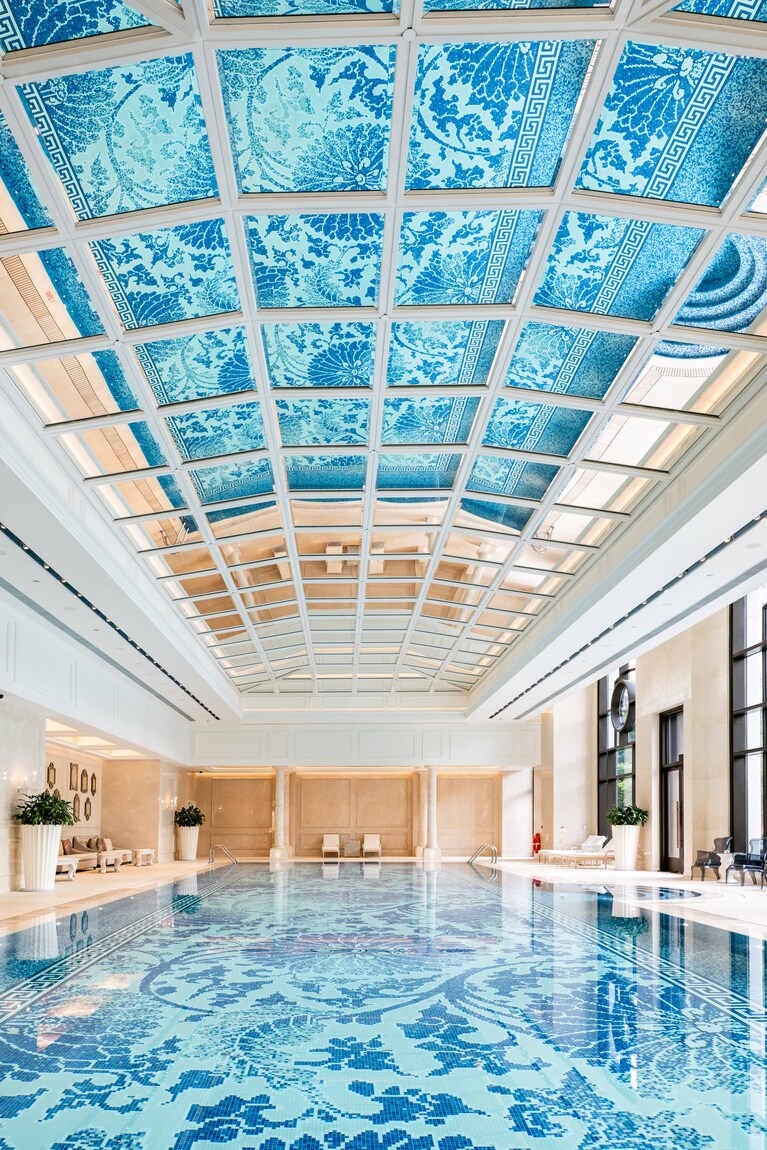 「ザ スパ アット グランド リスボア パレス」の屋内プール。