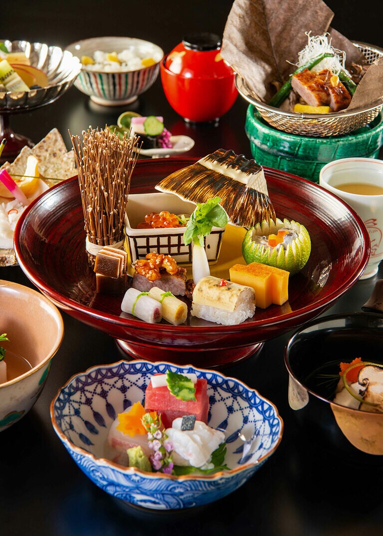 夕食は料理人のこだわりが詰まった会席料理を。