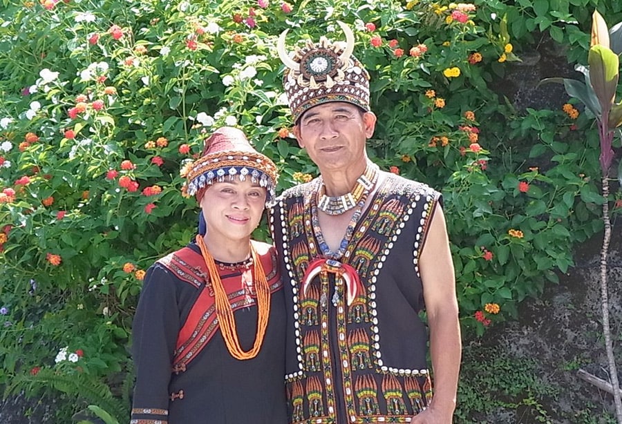 原住民といえども、ふだんは民族衣装を着る機会はほとんどない。この日は、オーナー夫妻が特別にまとってくれた。