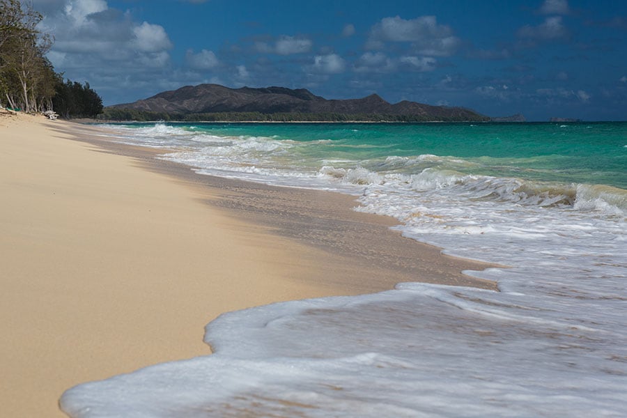 東海岸の美しさが凝縮されたワイマナロビーチ。©HTA / Tor Johnson