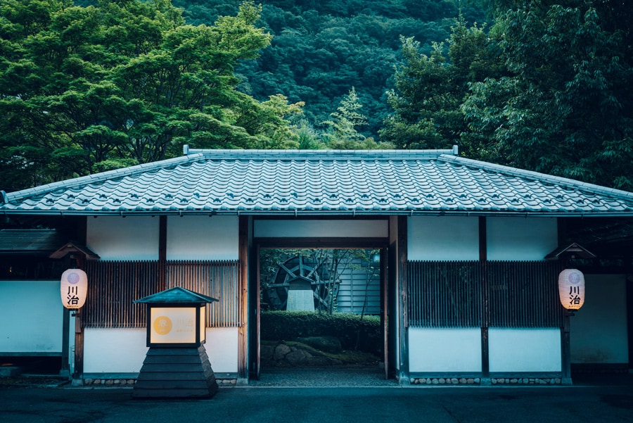 栃木の隠れ湯ともいわれる川治にたたずむ、風情ある温泉旅館。