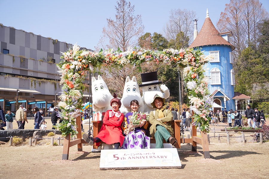 ムーミン谷の仲間たちと記念写真を。