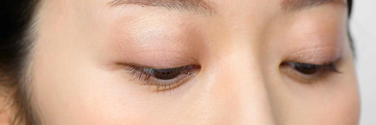 CREAアンバサダー・廣松叶子さんのセルフメイク。アイシャドウ＆アイラインは、きれいに入っているけど、メイク感が若干薄い印象。下まぶたに何もしていないのももったいない！