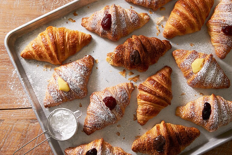 コルネッティは全5種類。プレーン 270円。ランポーネ(ラズベリー)、ミルティッロ(ブルーベリー)、カスタード、ノッチョーラ(ヘーゼルナッツチョコレートクリーム) 各340円。