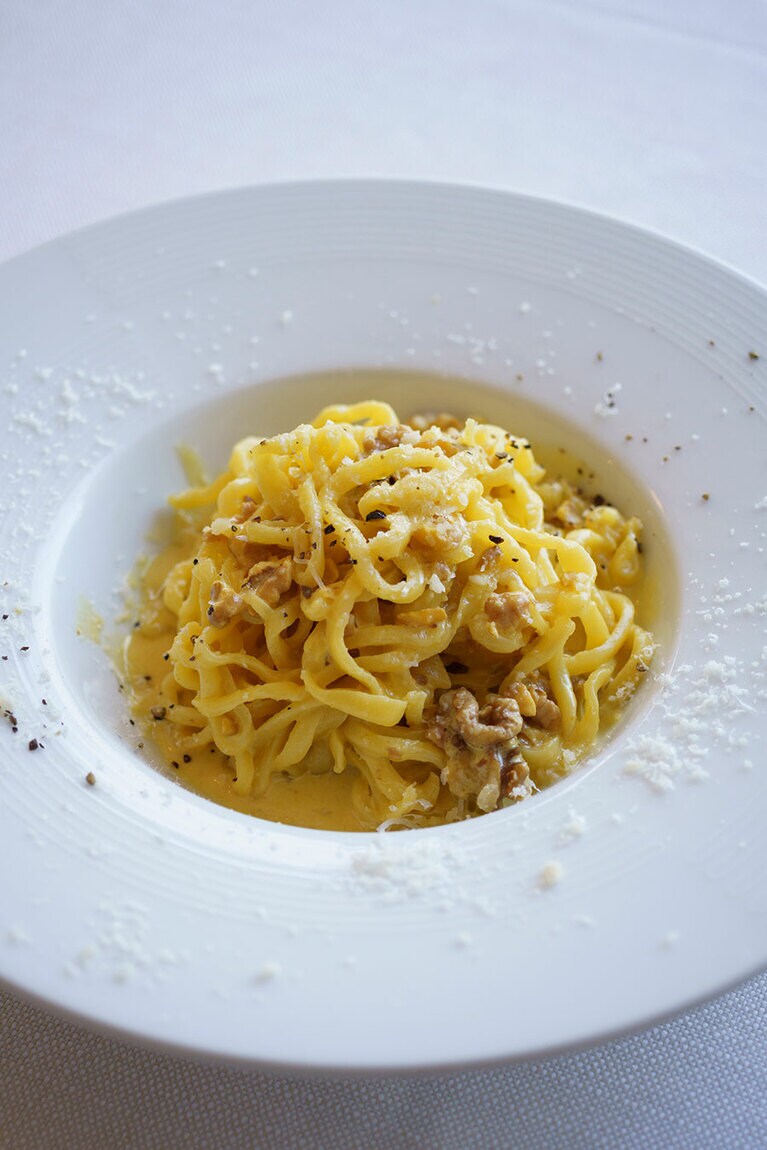 “ブルーチーズとサフランとクルミのタリオリーニ” 16ユーロ。