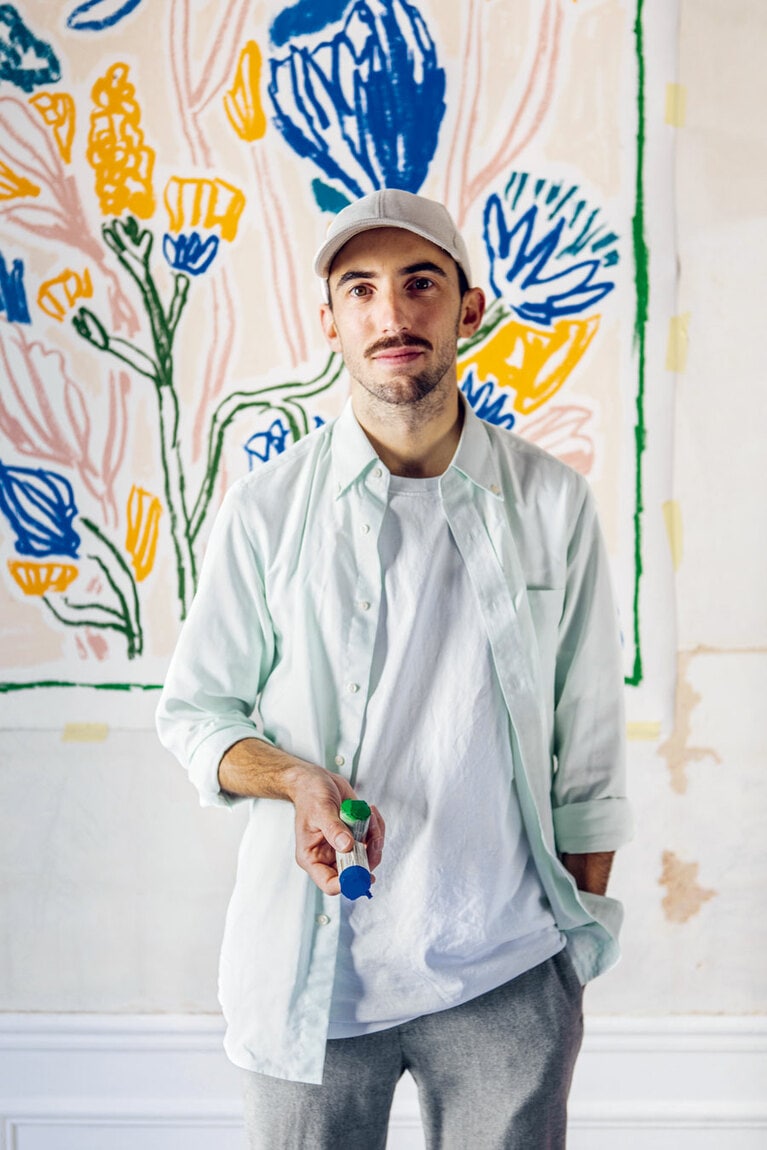 アレクサンドル・ベンジャミン・ナヴェ
2011年にフランス国立工業デザイン研究所を卒業。アートやイラストレーション、デザイン、そして建築など、幅広い専門分野を持つフランス人アーティスト。2020年よりメゾンとの春を祝うコラボレーションに参画。