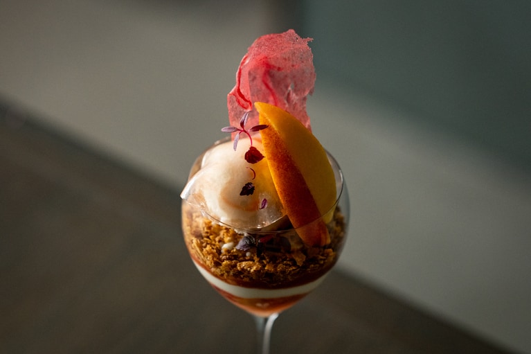 夏らしい華やかな味わいを重ねて。