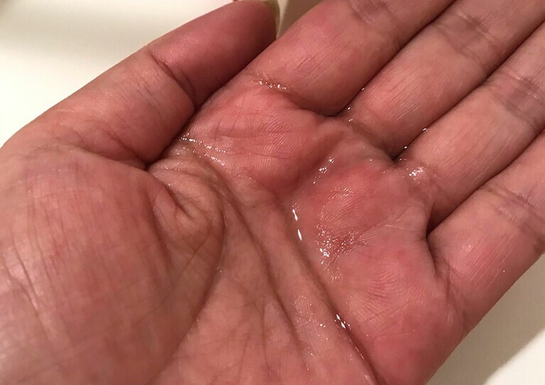 オイル自体はサラサラで透明。べったりしない触感で使いやすい。