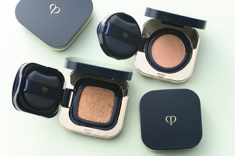 「タンクッションエクラ ルミヌ（左）」と「タンクッションエクラ ナチュレル（右）」。