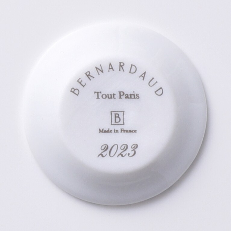 フェーヴはベルナルドの「トゥ パリ」デザインのもの。王冠を添えての提供になります(ベルナルドでの取り扱いはなし)。