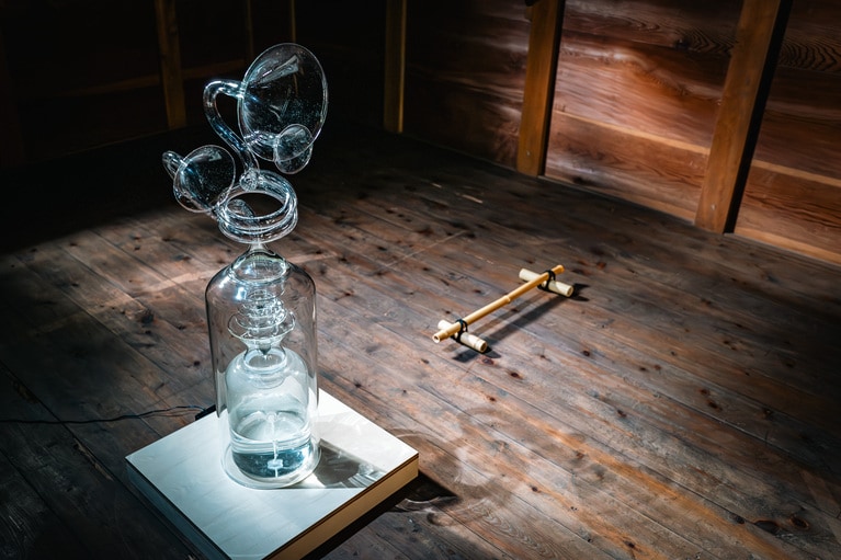 「カネ吉別邸」に展示されている赤松音呂の作品。