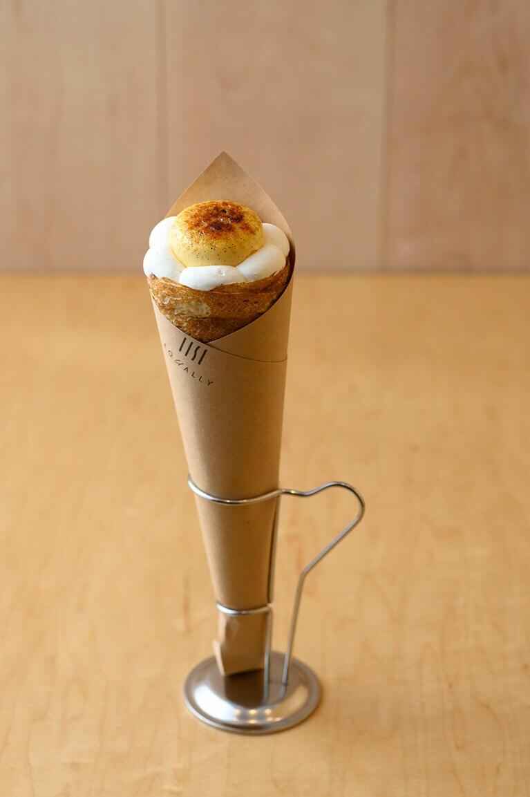 「クレープ・ブリュレ」は、1日10台限定。1,600円。