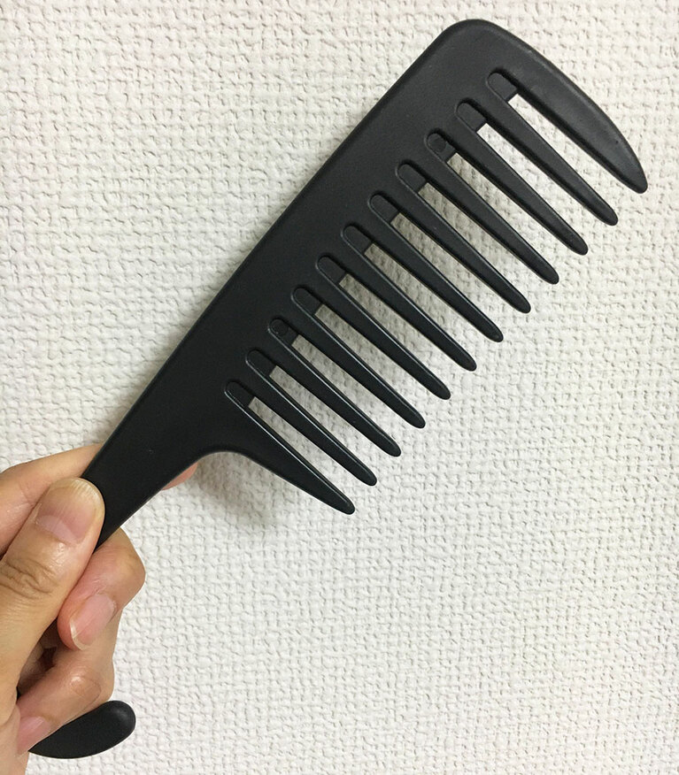 コームは、百均でも多種類売られています。