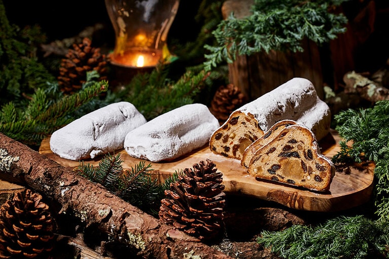 帝国ホテル 東京「シュトレン」（大 6,048円／小 2,052円）。