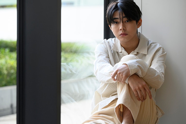 スカウトされたときについて「『絶対アヤしい話だし、これはダマされているな！』と思いました（笑）」と振り返る。