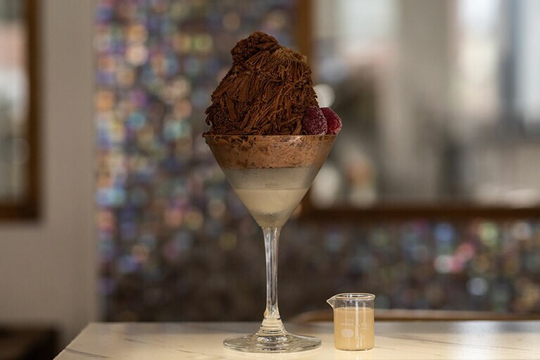 ショコラ×アーモンドミルクの「グラニテ・ショコラ アーモンドミルク」イートイン 1,100円、テイクアウト 1,080円。