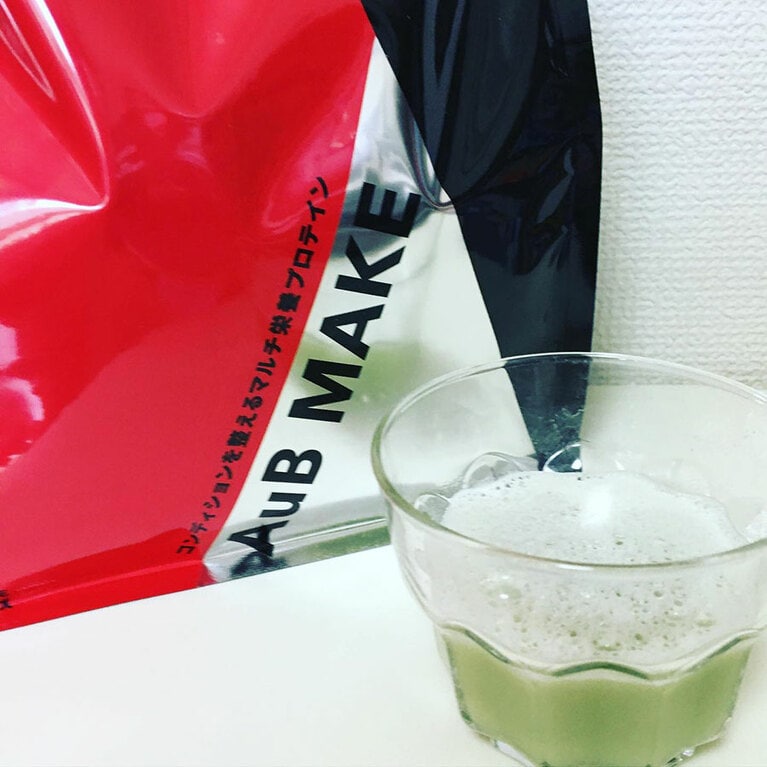 AuB MAKE(オーブ・メイク)。サッカー元日本代表・鈴木啓太さんの会社が開発した腸内細菌を配合したプロテイン。