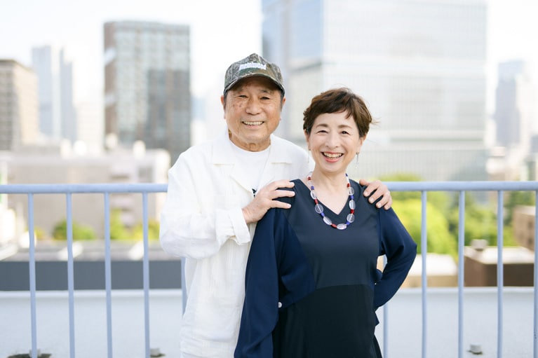 近田春夫さんと阿川佐和子さん。