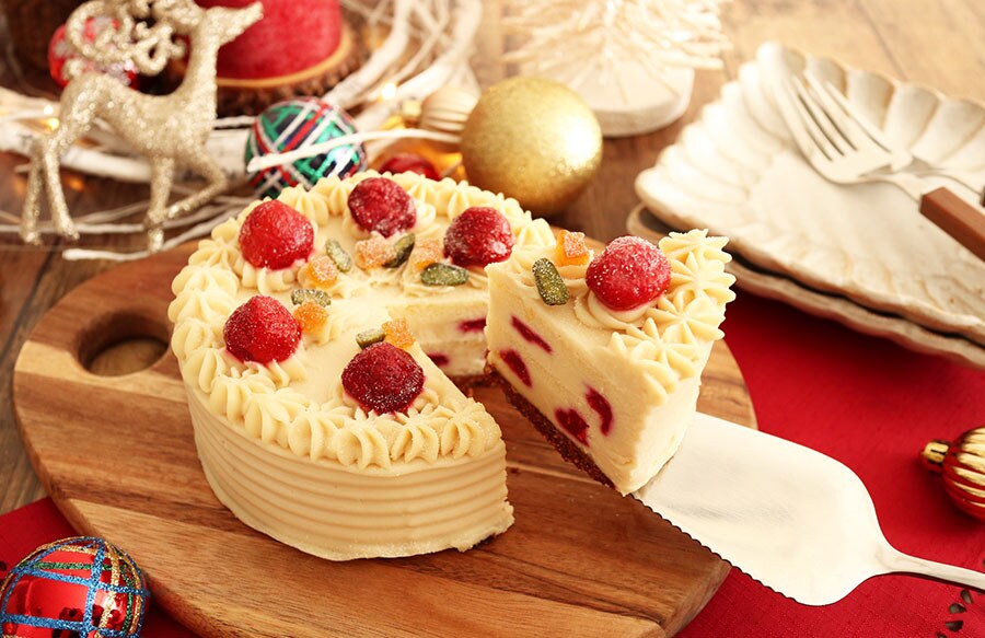 米粉といちごのクリスマスケーキ 直径13cm 4,800円(税・送料込み)。